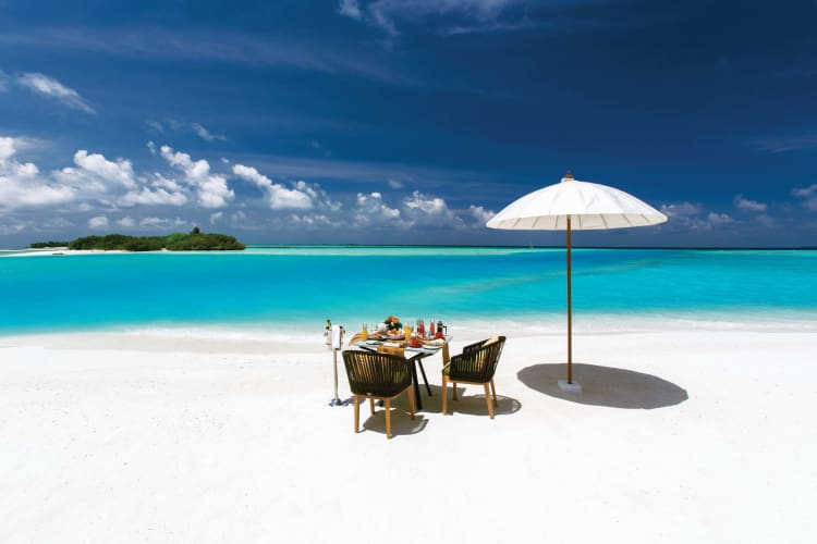 Sandbank breakfast